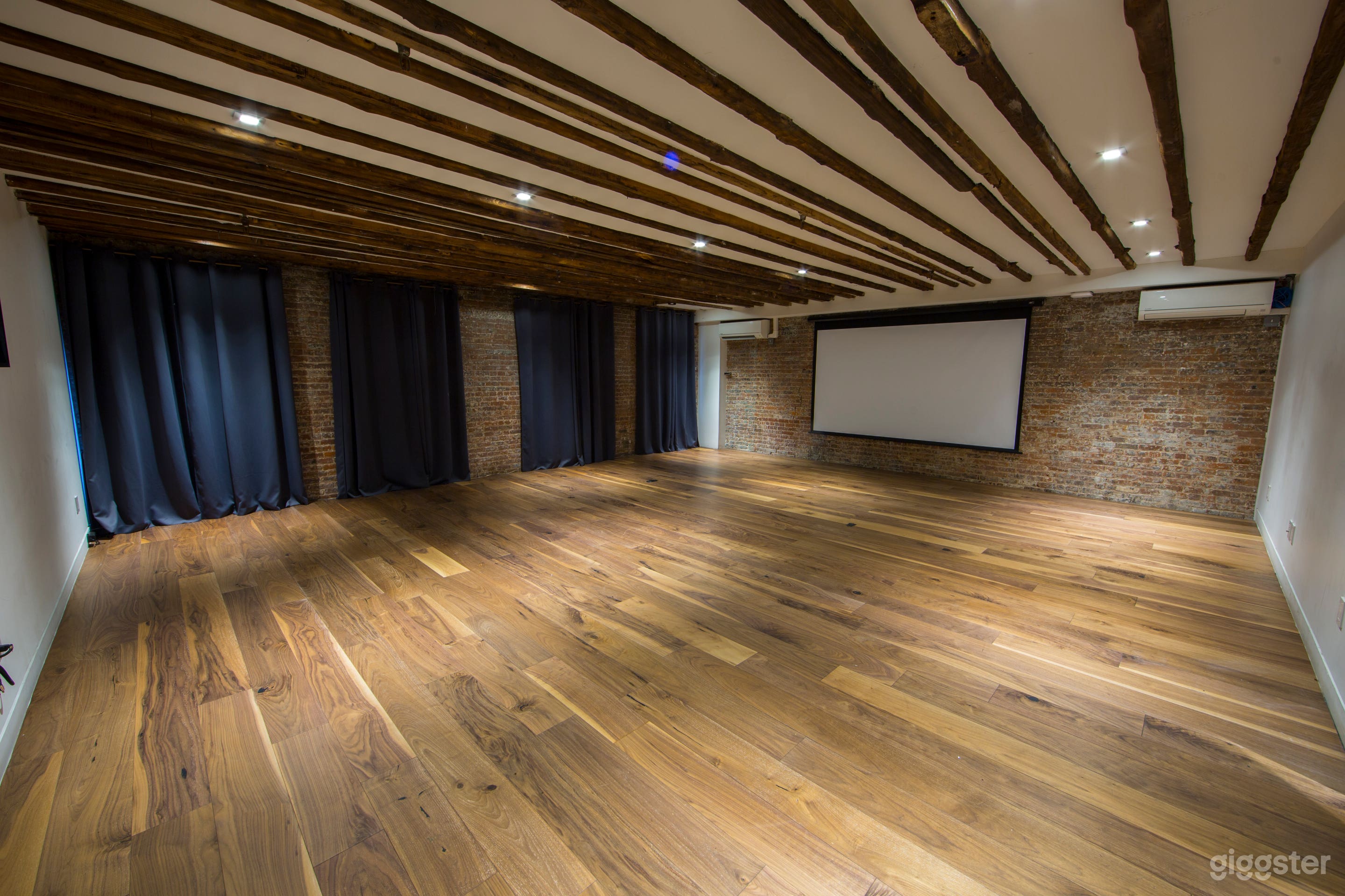 Ultimate Creative Studio with 3 Separate Suites Photo 4