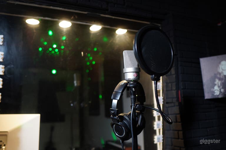  A Spacious Music Studio Located In Downtown Brooklyn 