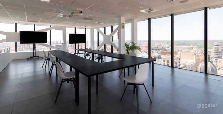  Elegant bright space with incredible views. 