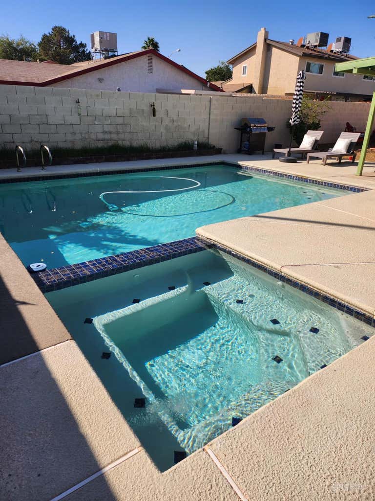  Timeless Poolside Vibes 