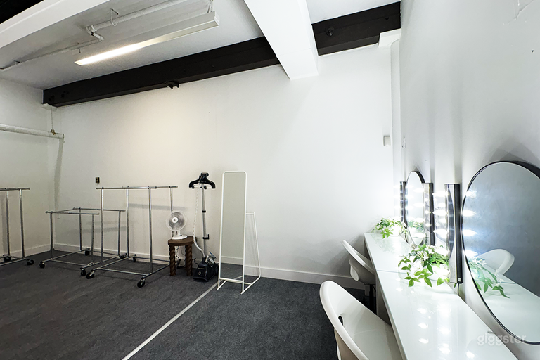  Pre-Lit Cyclorama Studio w/ Dressing Room & Gear – Near 