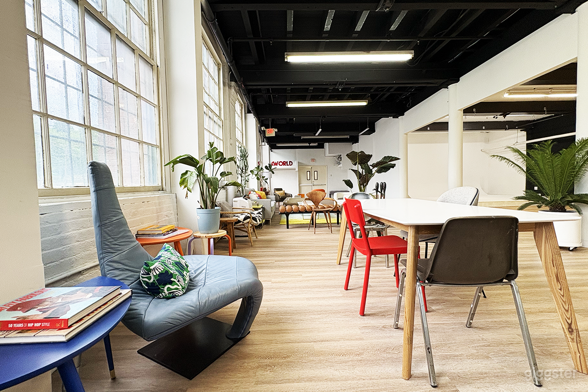 Pre-Lit Cyclorama Studio w/ Dressing Room &amp; Gear – Near Photo 4