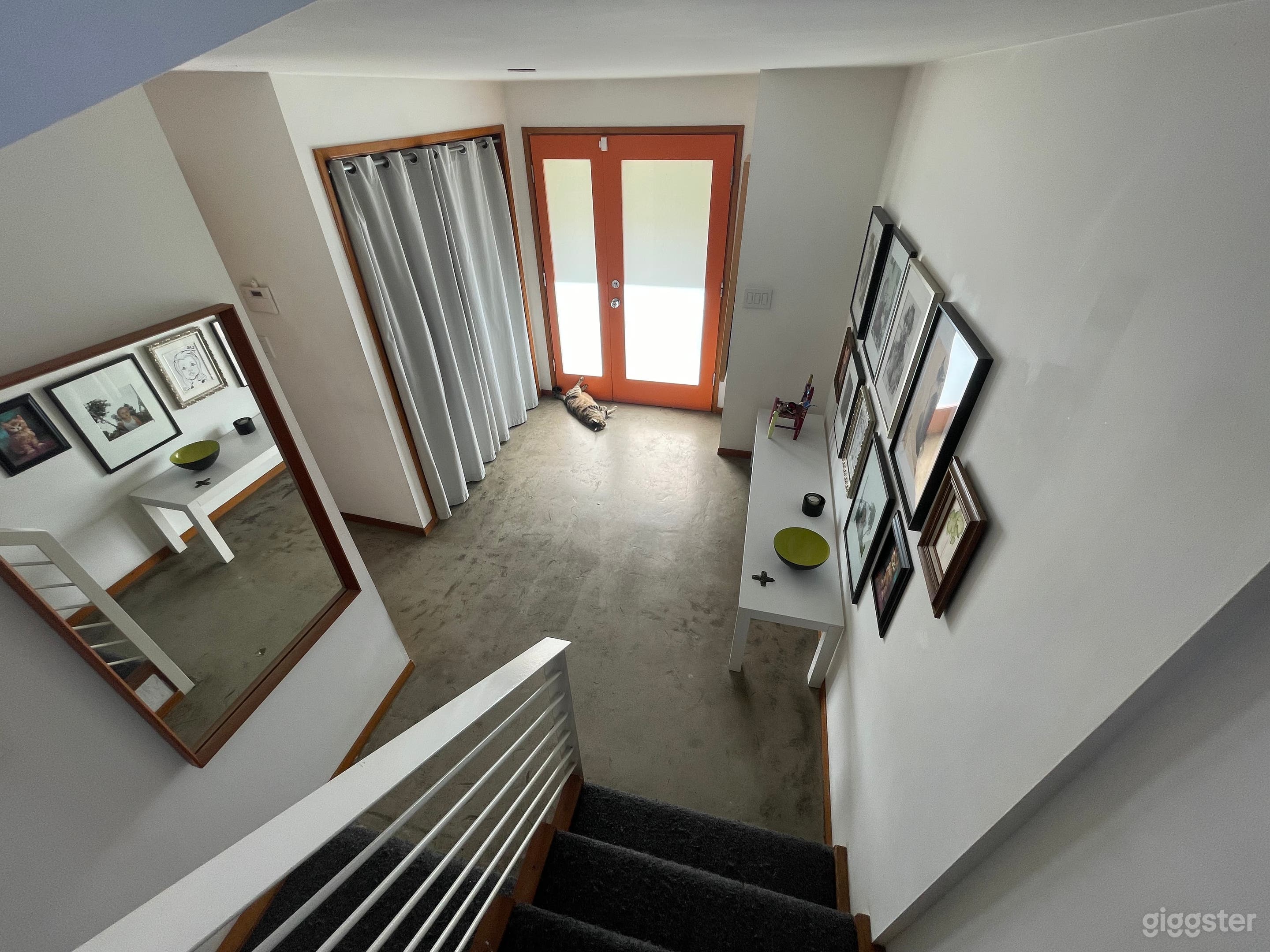 Mid Century Home w Views Photo 3