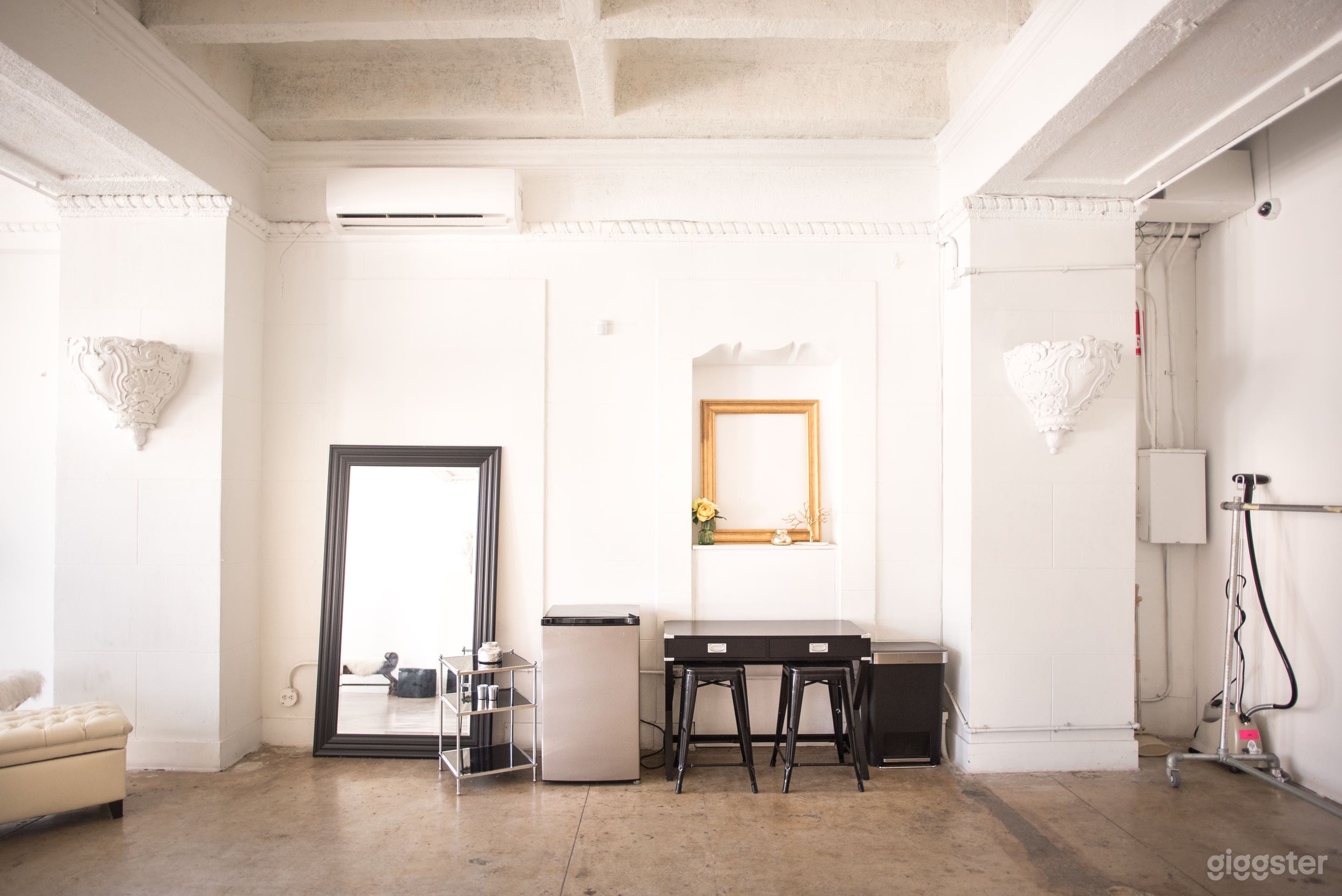 Natural Light High Ceiling Photo and Film Studio Photo 4