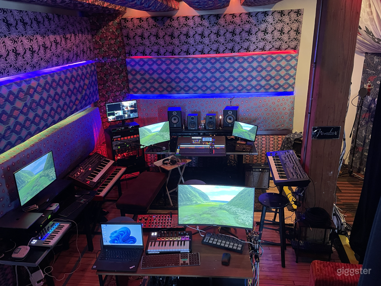  Creative CO wokring Space and Production house 