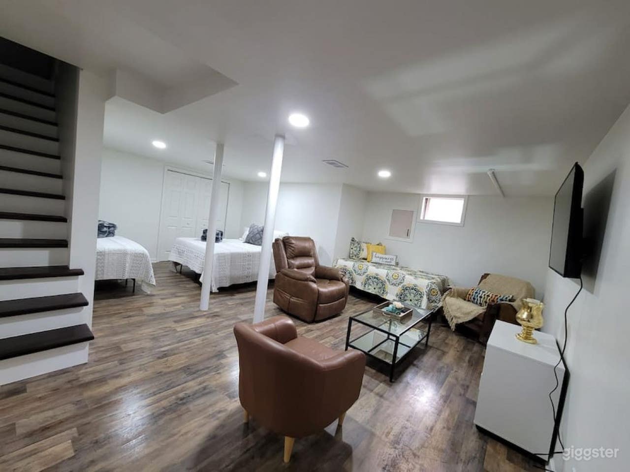 Spacious Loft with Private Entrance Photo 1