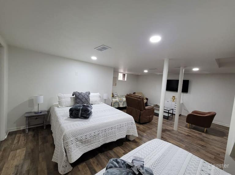  Spacious Loft with Private Entrance 