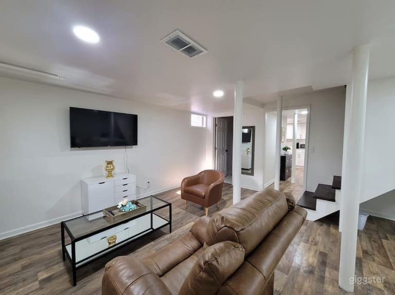  Spacious Loft with Private Entrance 