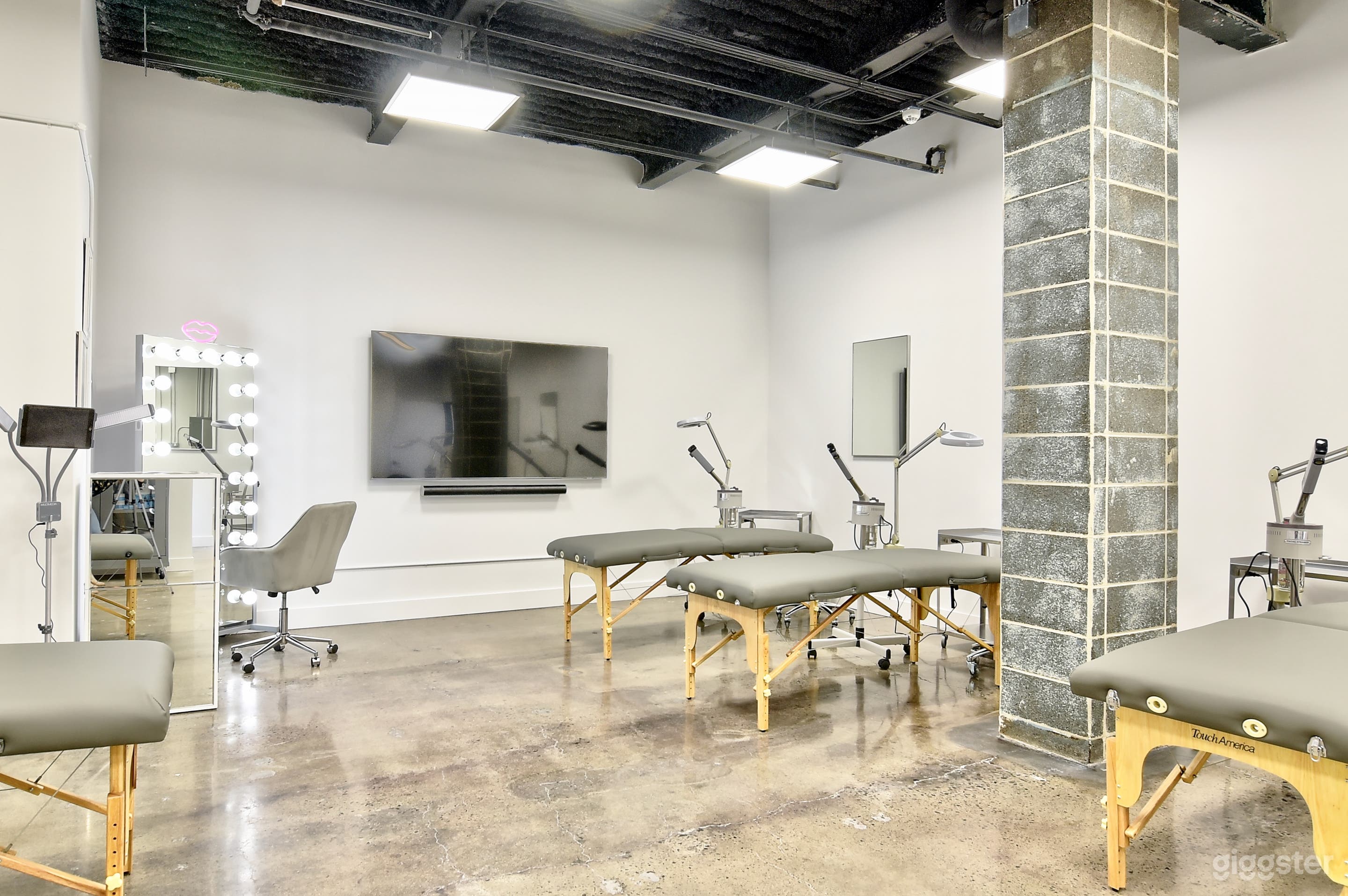 Modern Spa Space with Classroom and Lounge  Photo 3