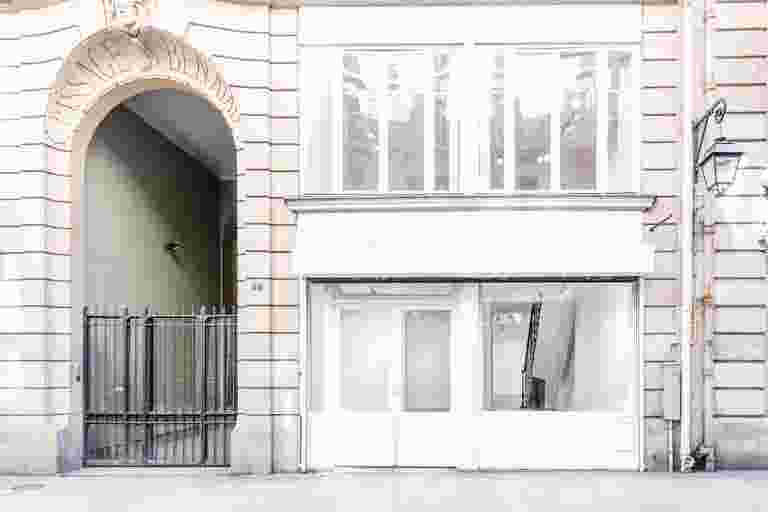  Elegante Galerie mit Glasdach und Pop-up-Fläche 