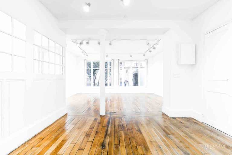  Elegante Galerie mit Glasdach und Pop-up-Fläche 