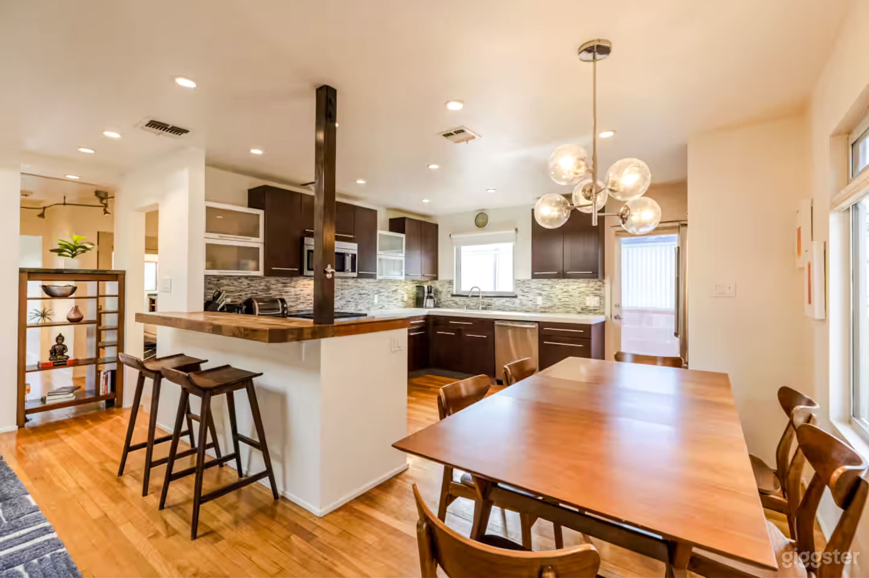 Elegant &amp; Bright Home — Ideal for Photo, Video &amp; Creative Photo 3