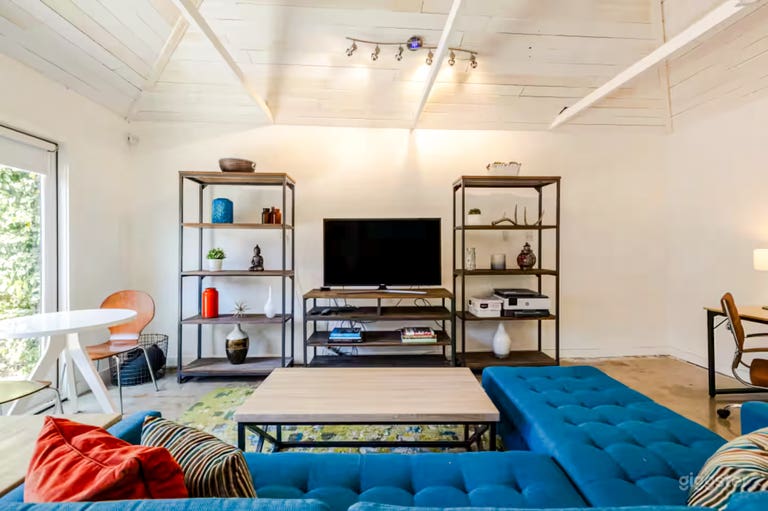  Elegant & Bright Home — Ideal for Photo, Video & Creative 