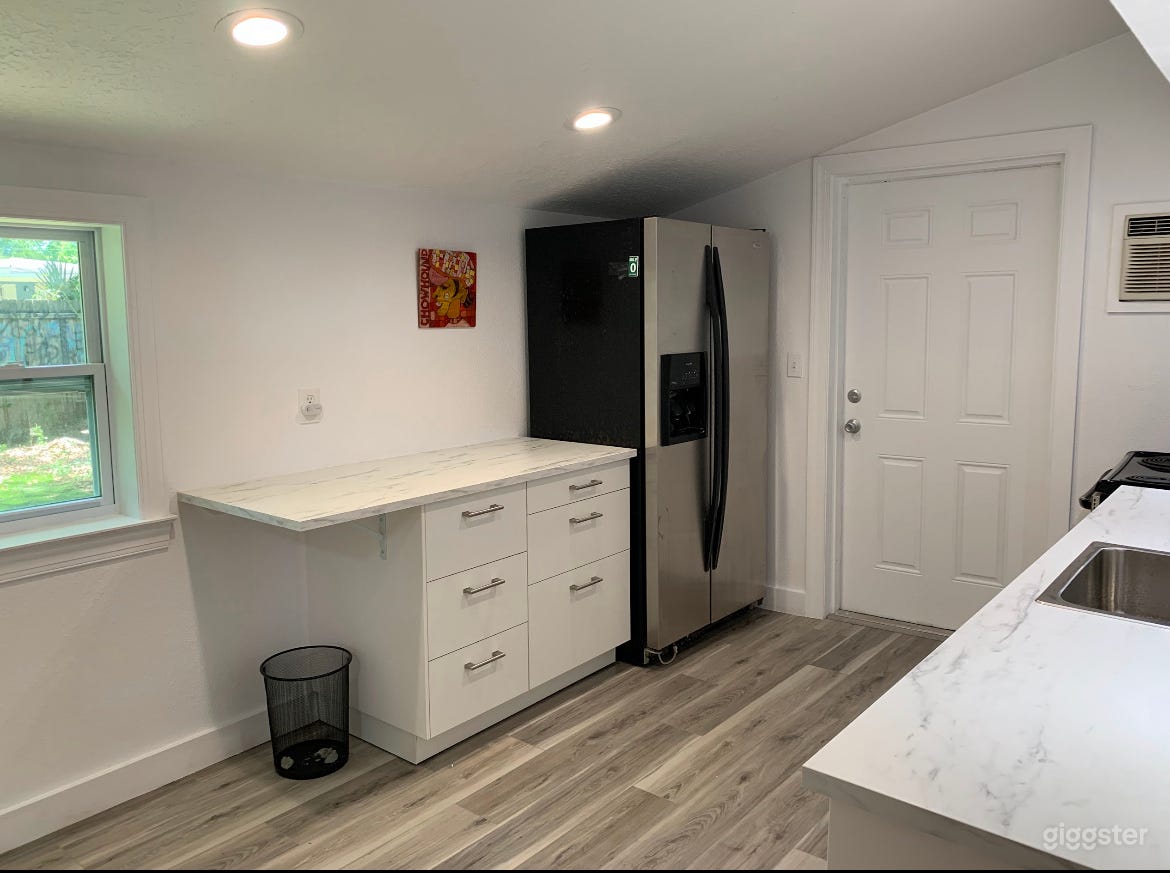 Stylish Studio Cottage House Photo 1