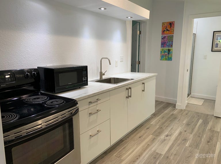  Stylish Studio Cottage House 