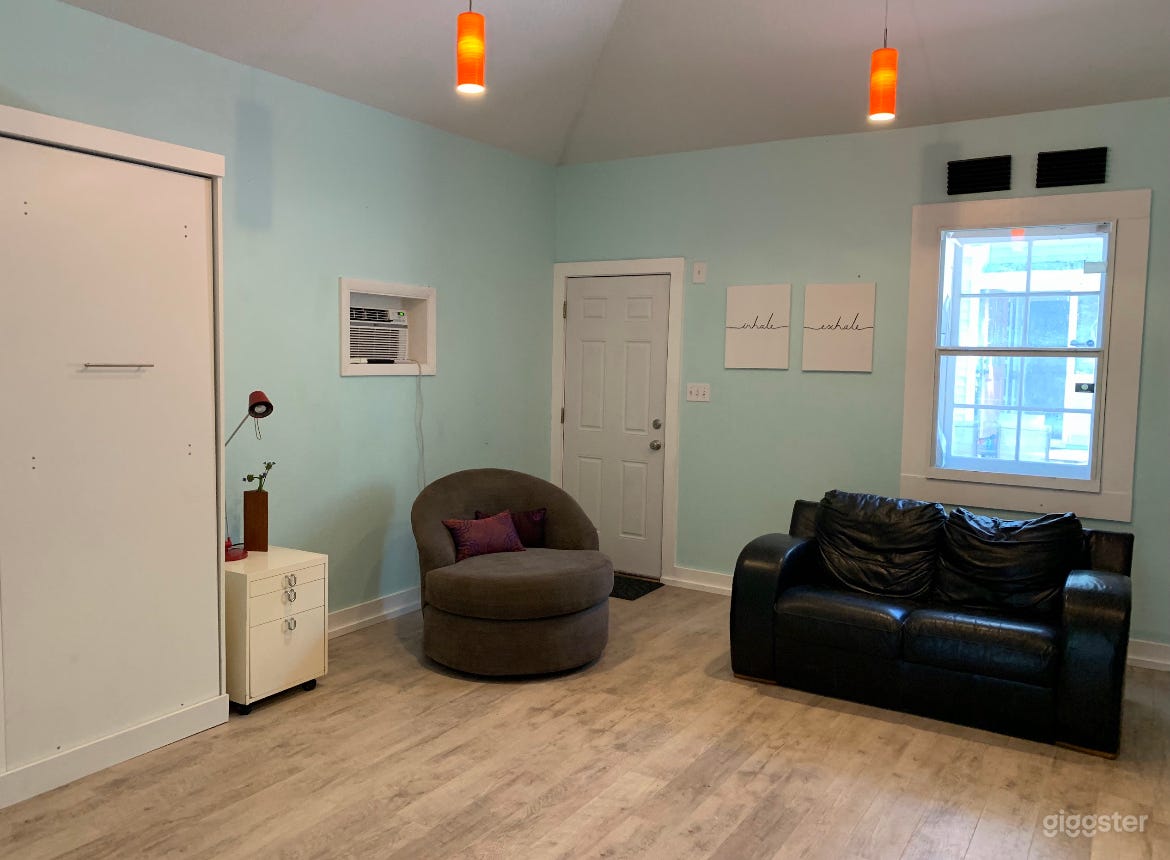 Stylish Studio Cottage House Photo 3