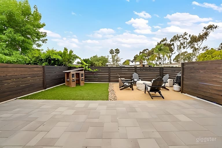  Yellow Door Beach House Event Space 