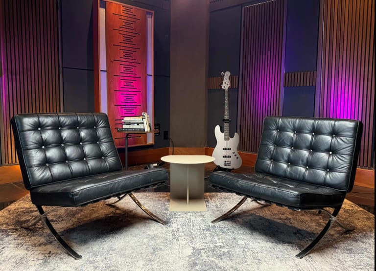  Strip-Adjacent Prime Executive Meeting Studio  