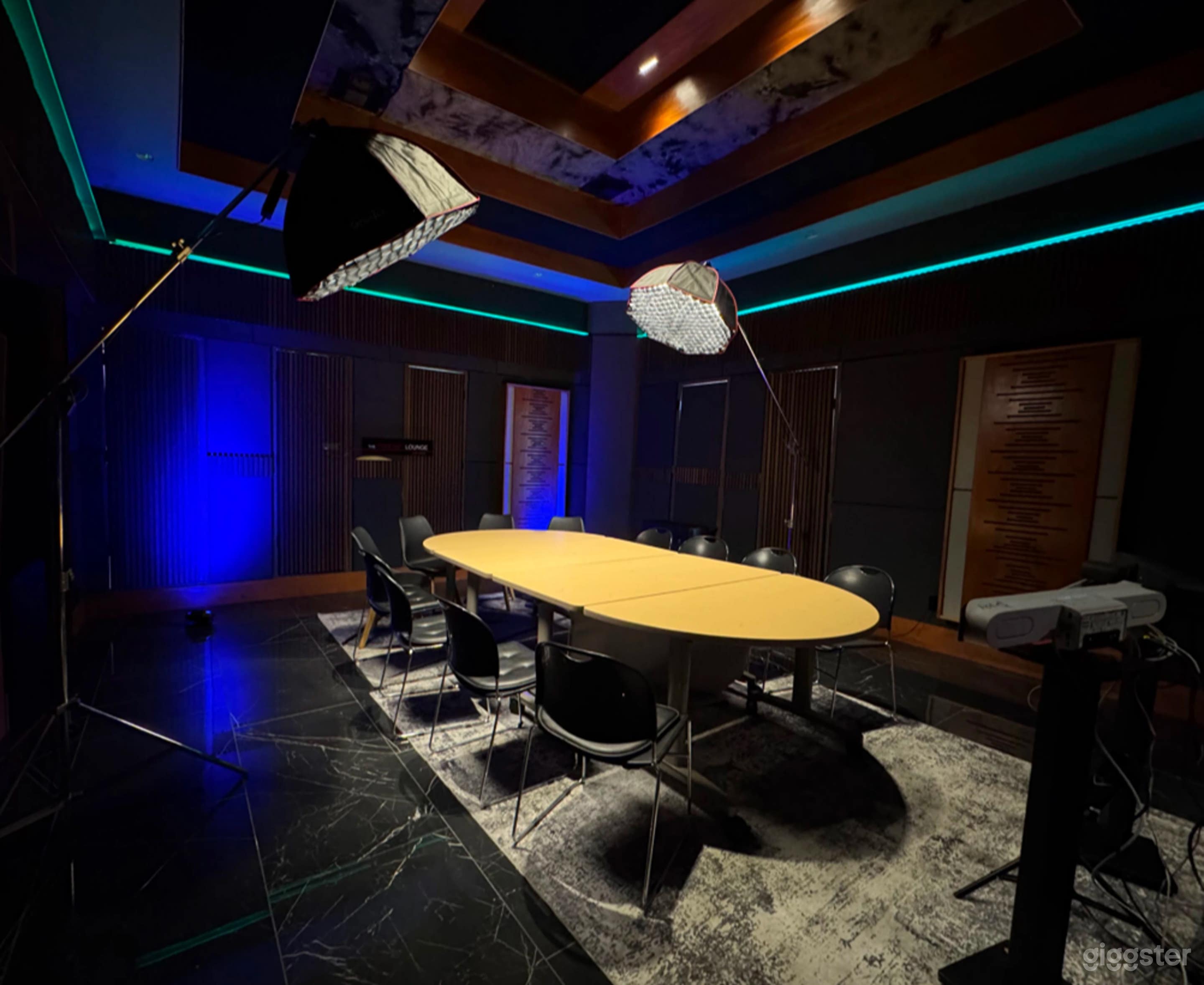 Strip-Adjacent Prime Executive Meeting Studio  Photo 1