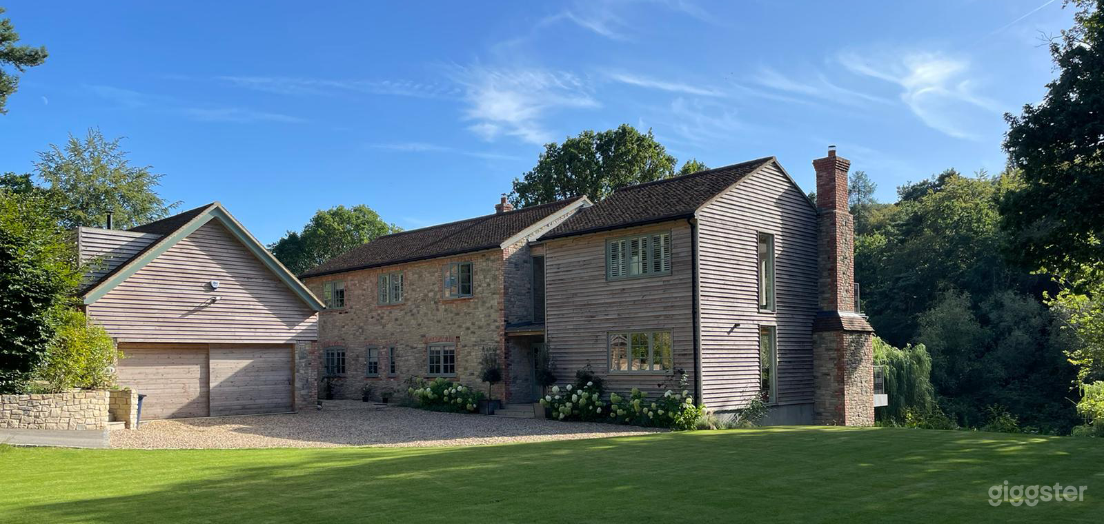 Front of house taken from tennis court
Luxury Boltholes | Hurst Vale