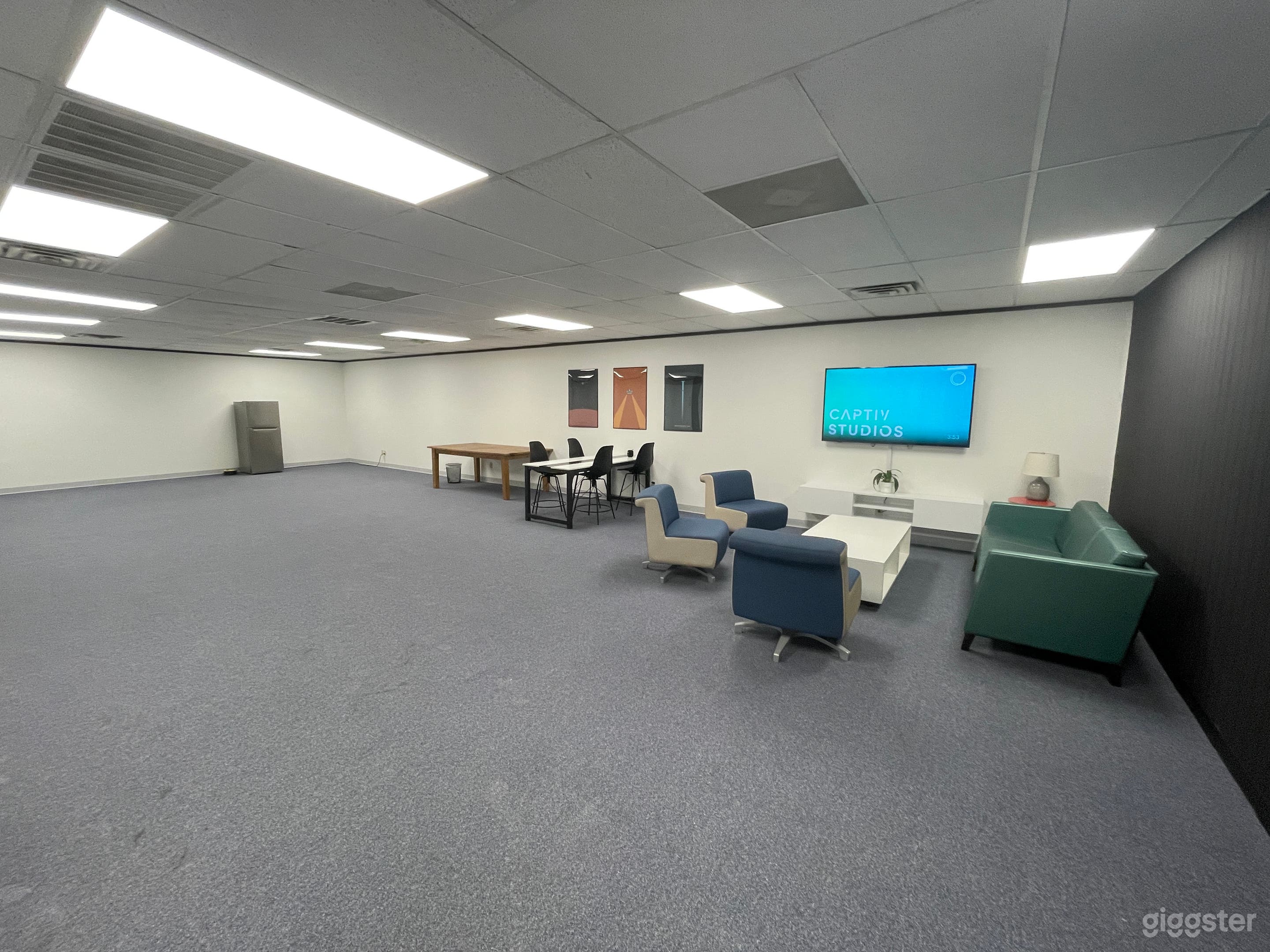 XR Stage &amp; Warehouse Studio for Film Production Photo 4