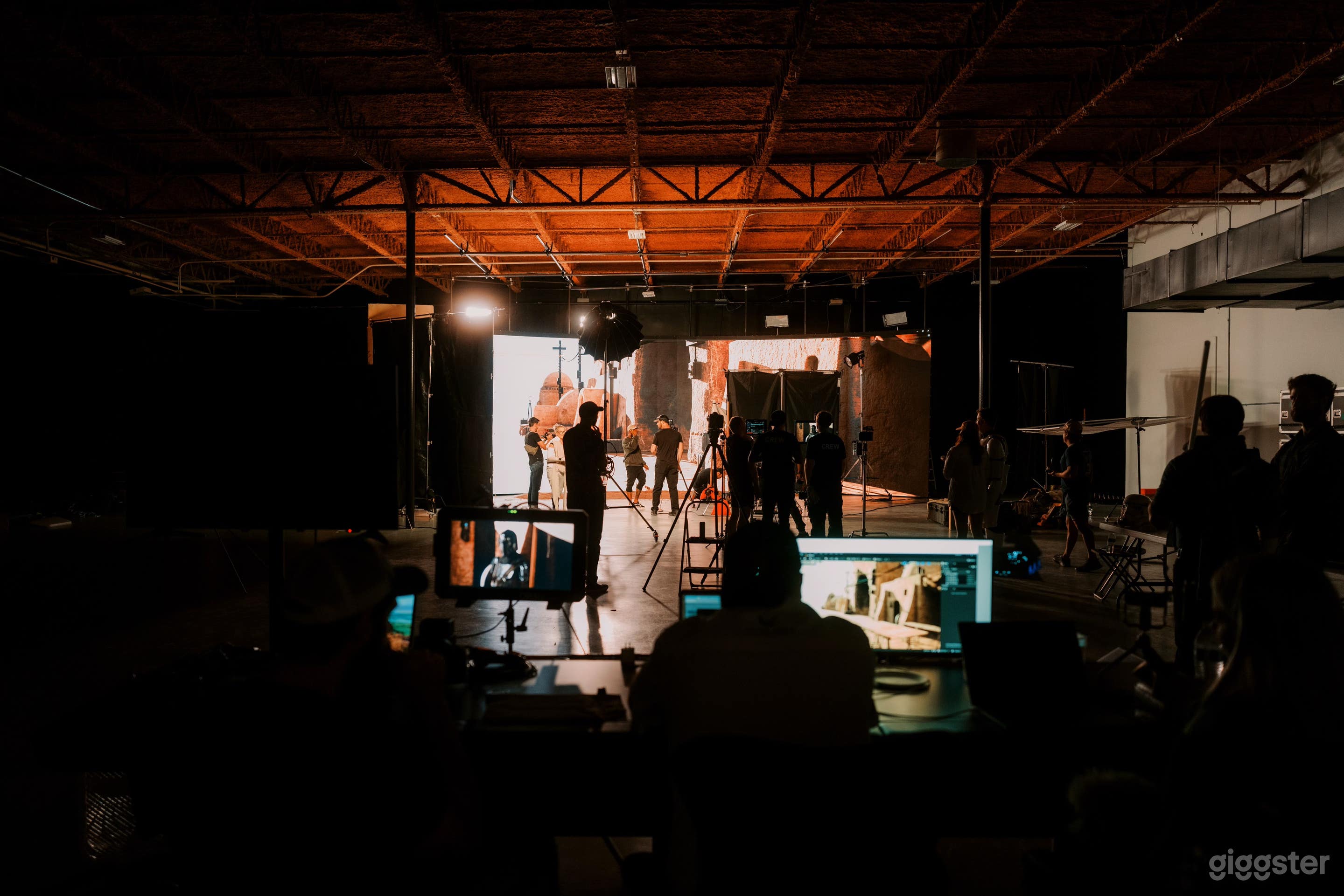 XR Stage &amp; Warehouse Studio for Film Production Photo 1