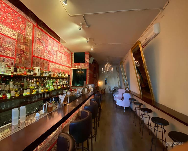  Iconic Vintage Cocktail Bar in Poblenou 