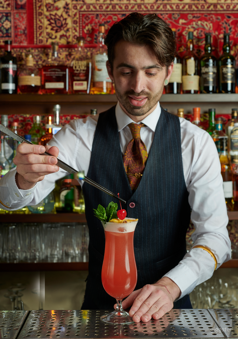  Iconic Vintage Cocktail Bar in Poblenou 