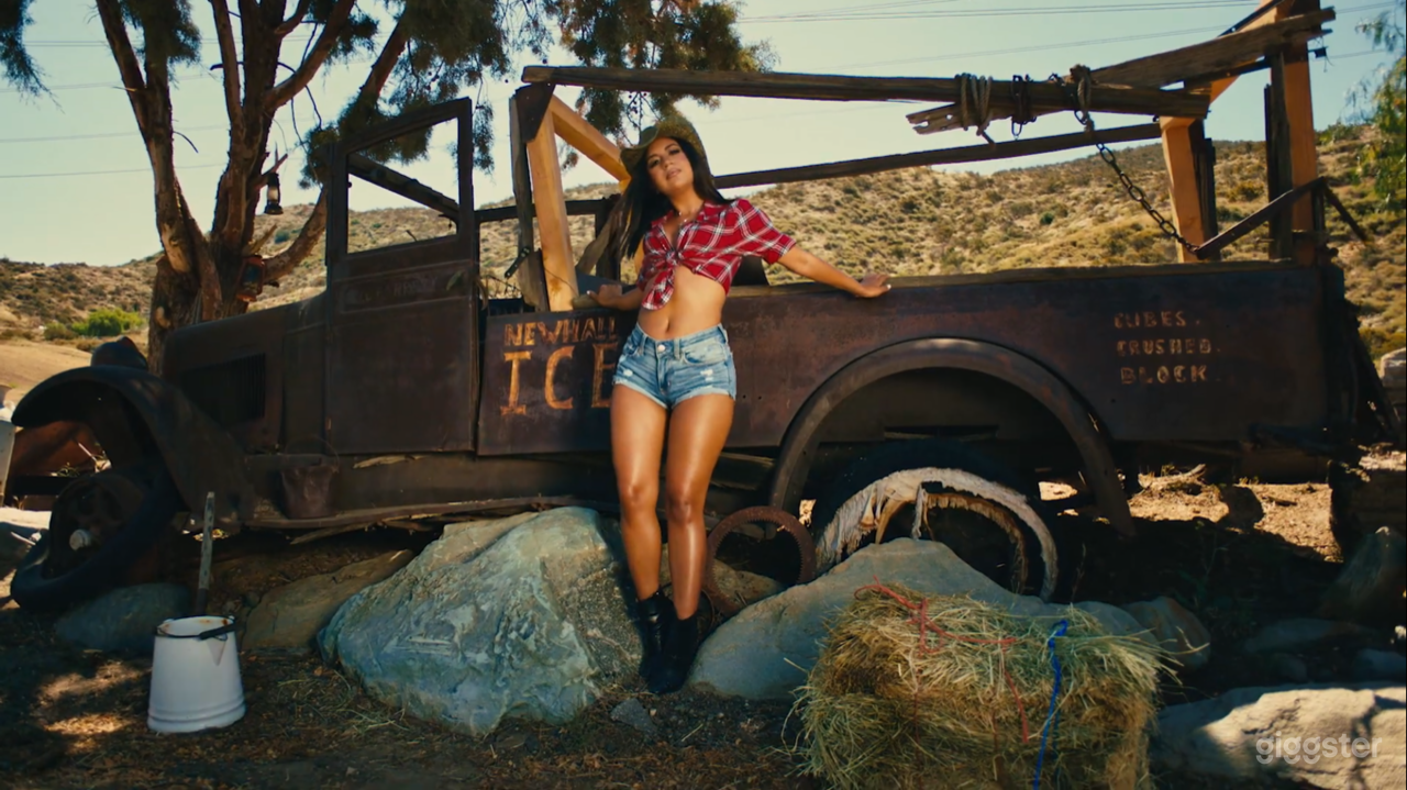 Ranch, open space, western town, barns, horses  Photo 4