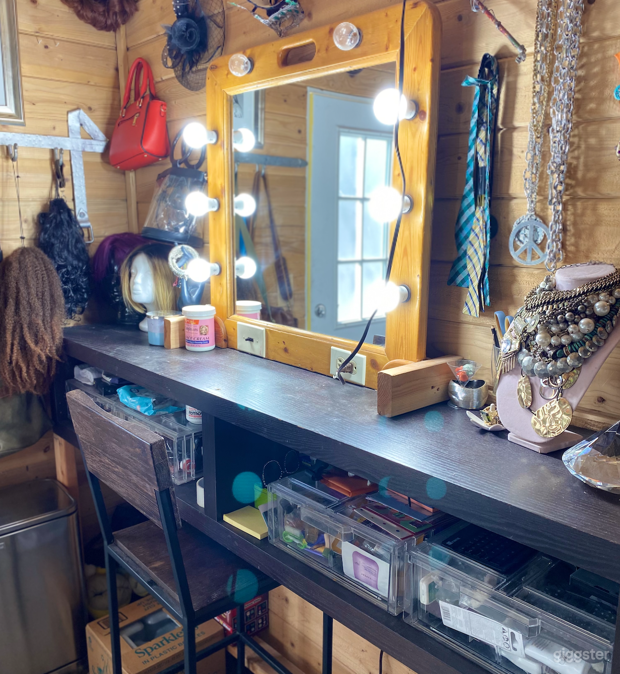 Make Up area / Drag Queen Scene