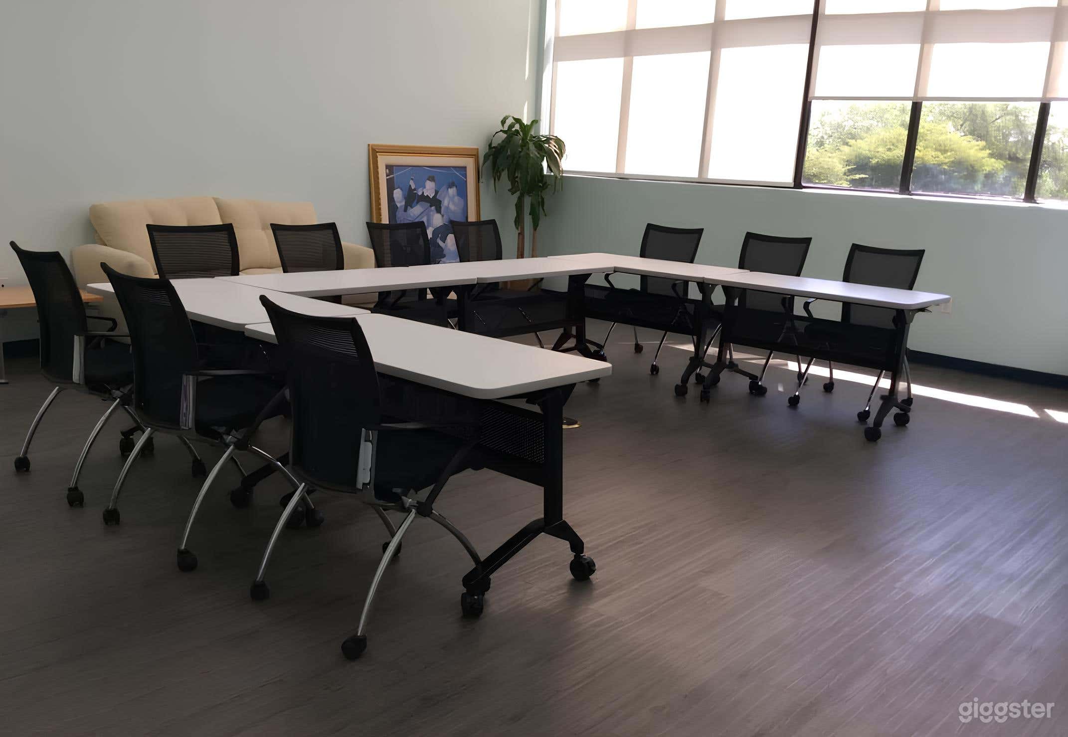 Fully Equipped Conference Room Photo 4