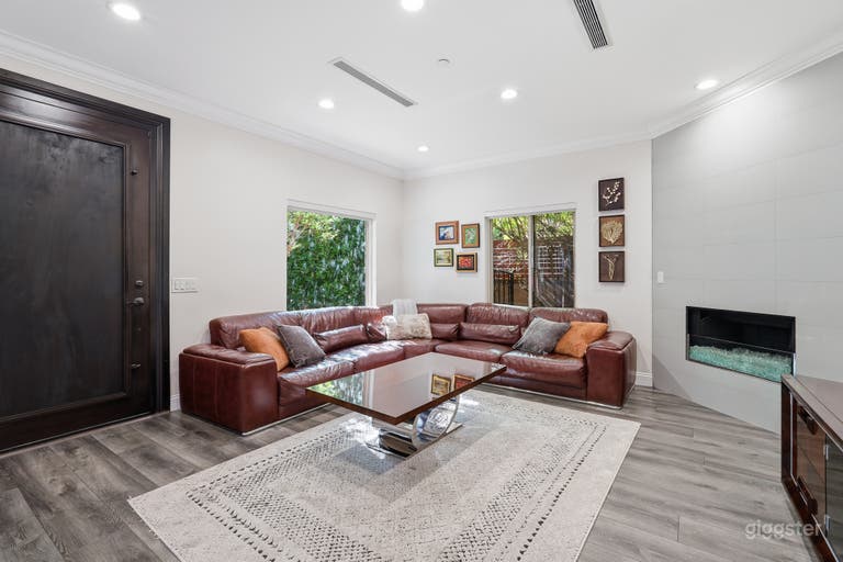  Modern Glow House In The Heart Of Burbank/Media District 