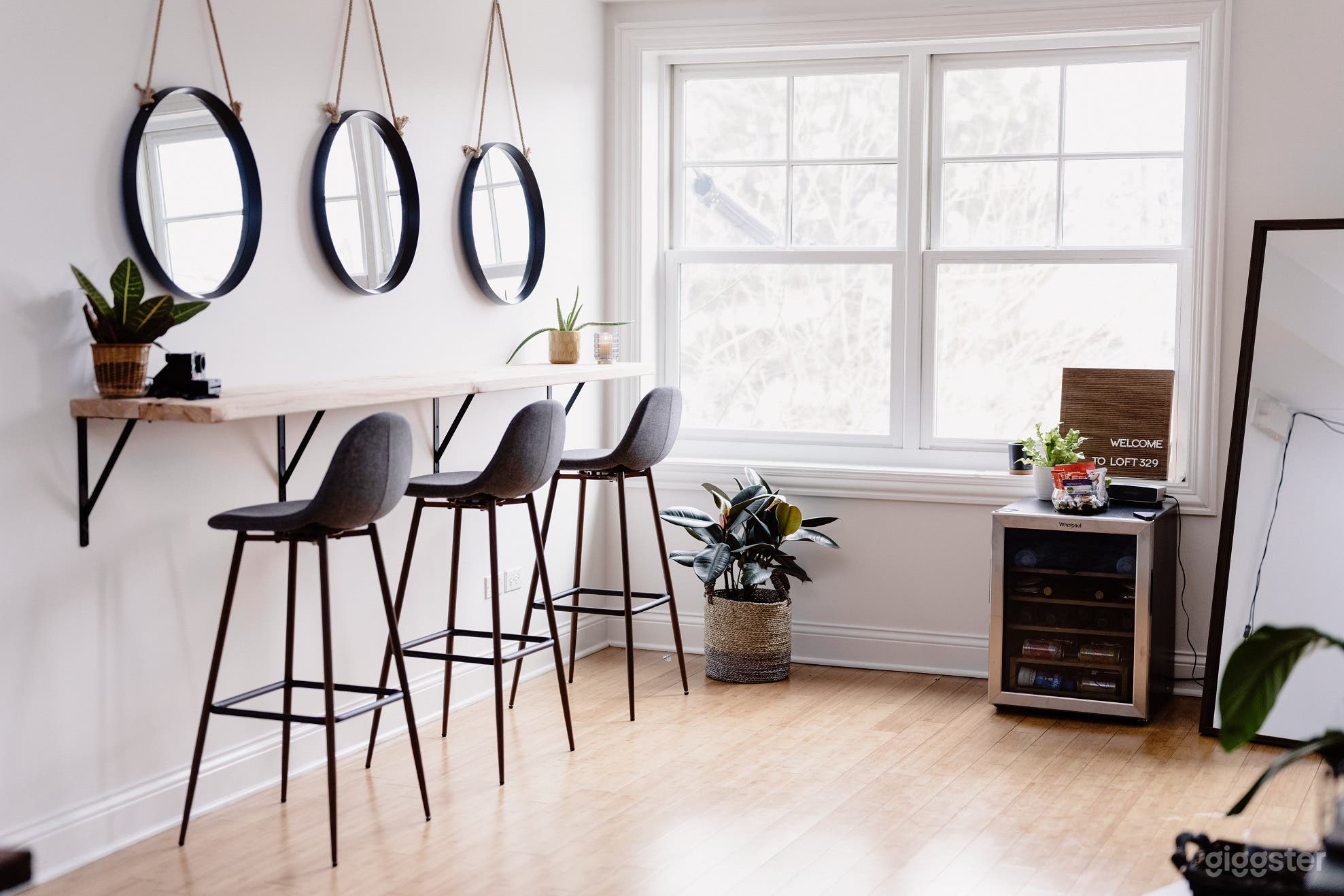 Loft Studio in Buzzing Downtown Location Photo 2