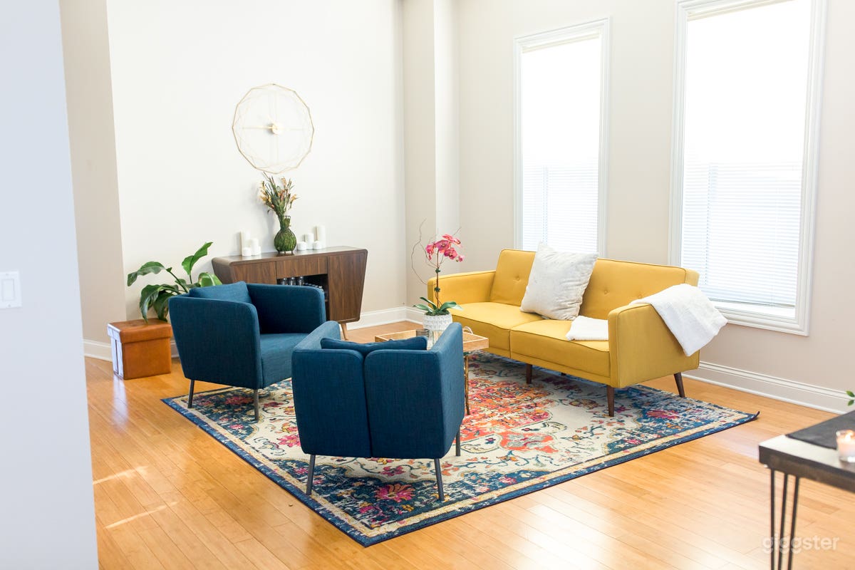 Loft Studio in Buzzing Downtown Location Photo 3