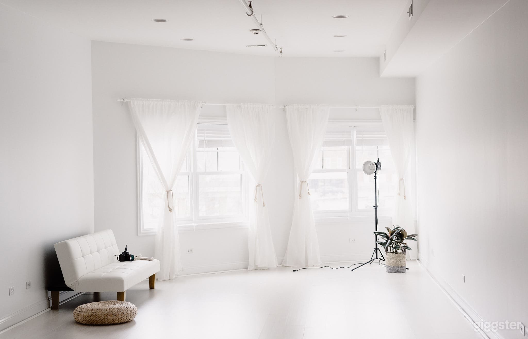 Loft Studio in Buzzing Downtown Location Photo 1