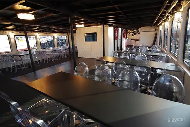  Spacious Indoor Cabin 