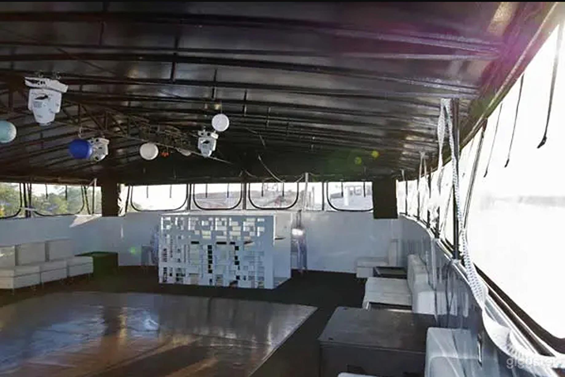 Spacious Indoor Cabin Photo 2