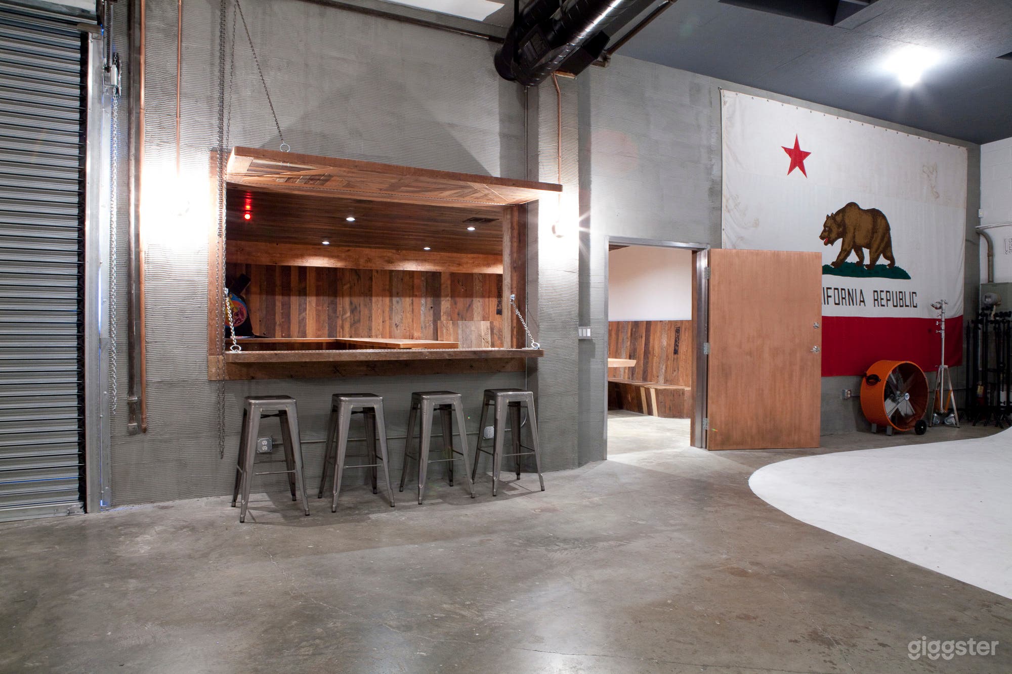 Modern Photography Space with Wood Decor &amp; Bar Photo 2