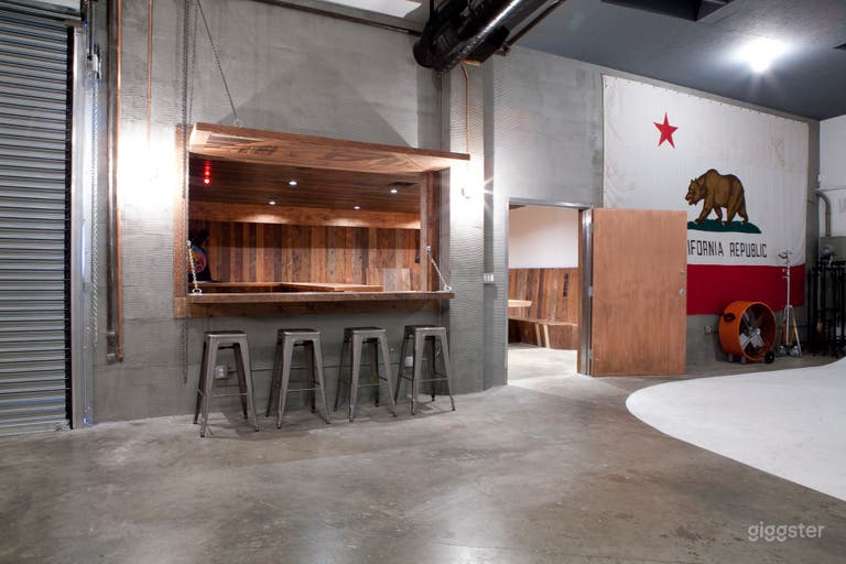  Espace photo moderne avec décor bois & bar 