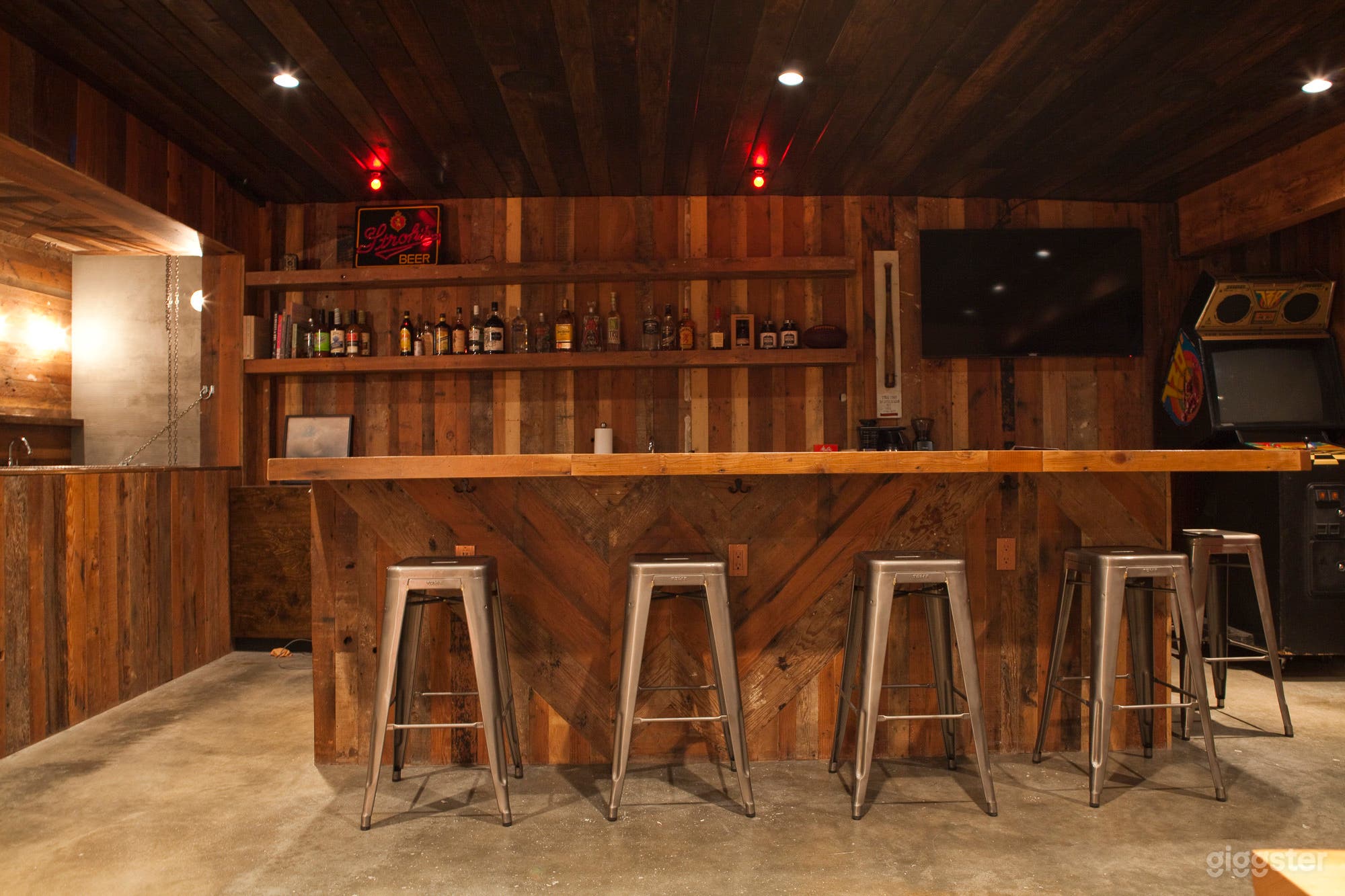 Modern Photography Space with Wood Decor &amp; Bar Photo 3