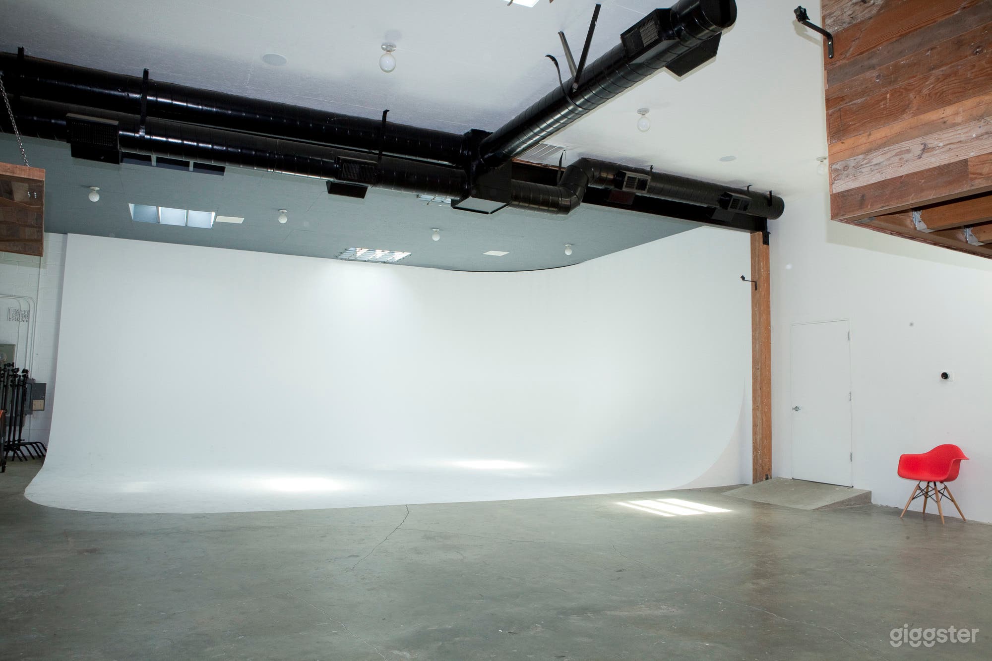 Modern Photography Space with Wood Decor &amp; Bar Photo 1