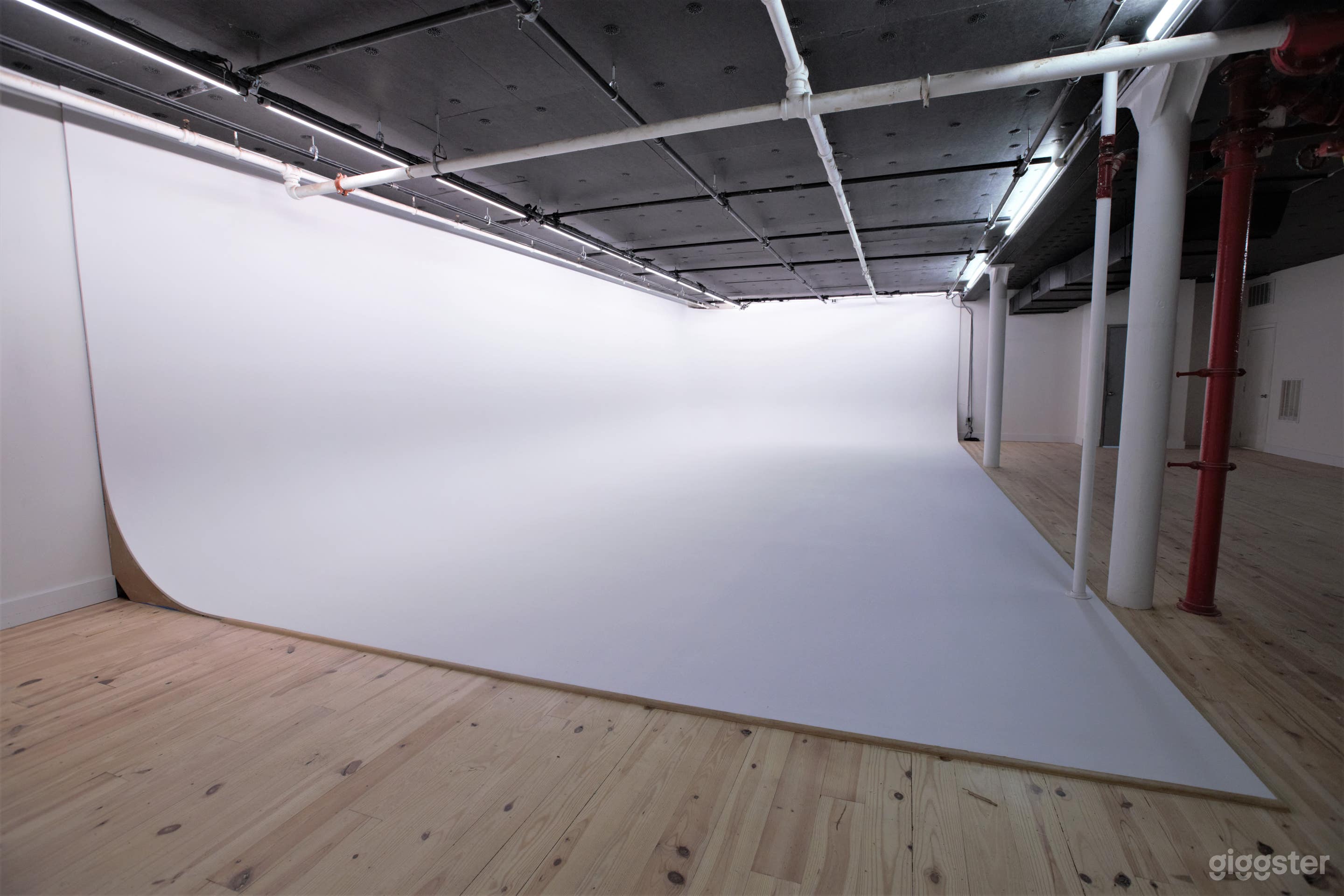 50’ White Cyc' Stage located in Chelsea, Manhattan Photo 2