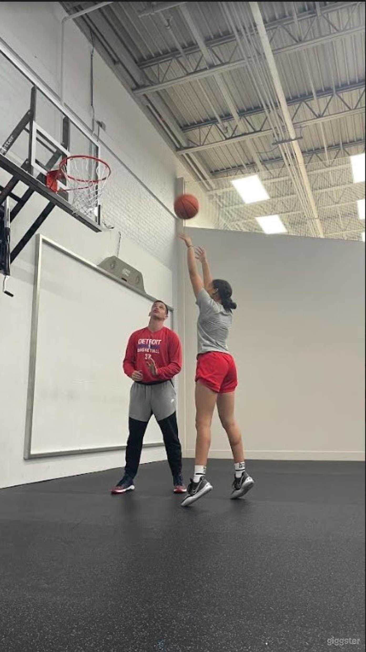 Basketball Shooting Court For 4-5 People Photo 4