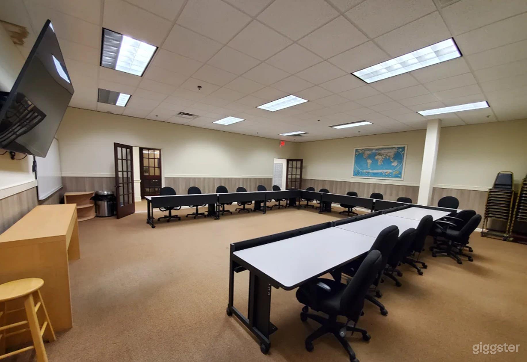 Spacious Meeting Room with Large TV and Whiteboard Photo 2
