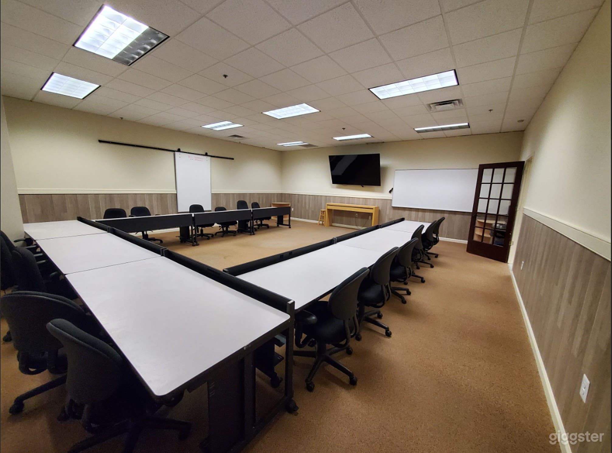 Spacious Meeting Room with Large TV and Whiteboard Photo 4