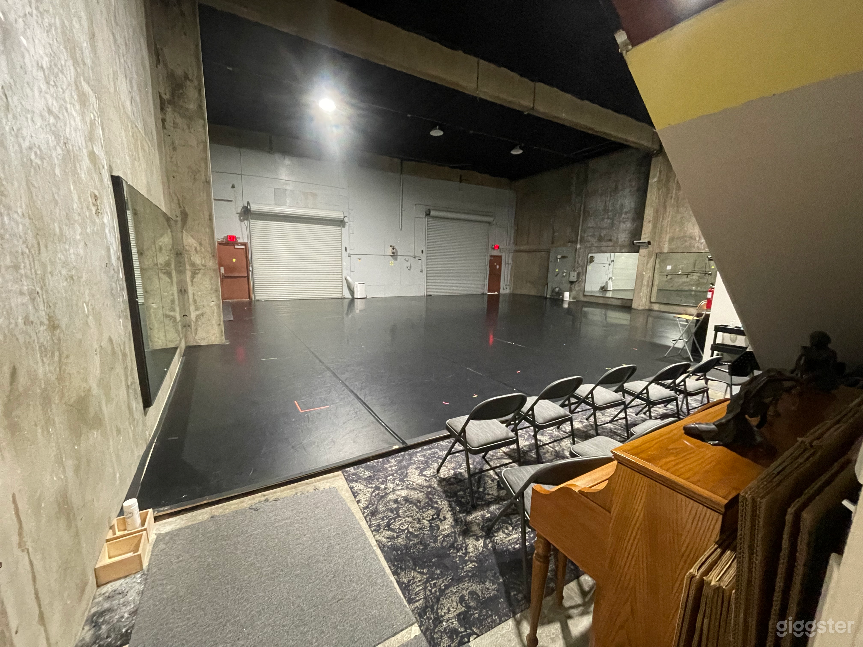 Industrial Space with High Ceilings Photo 3