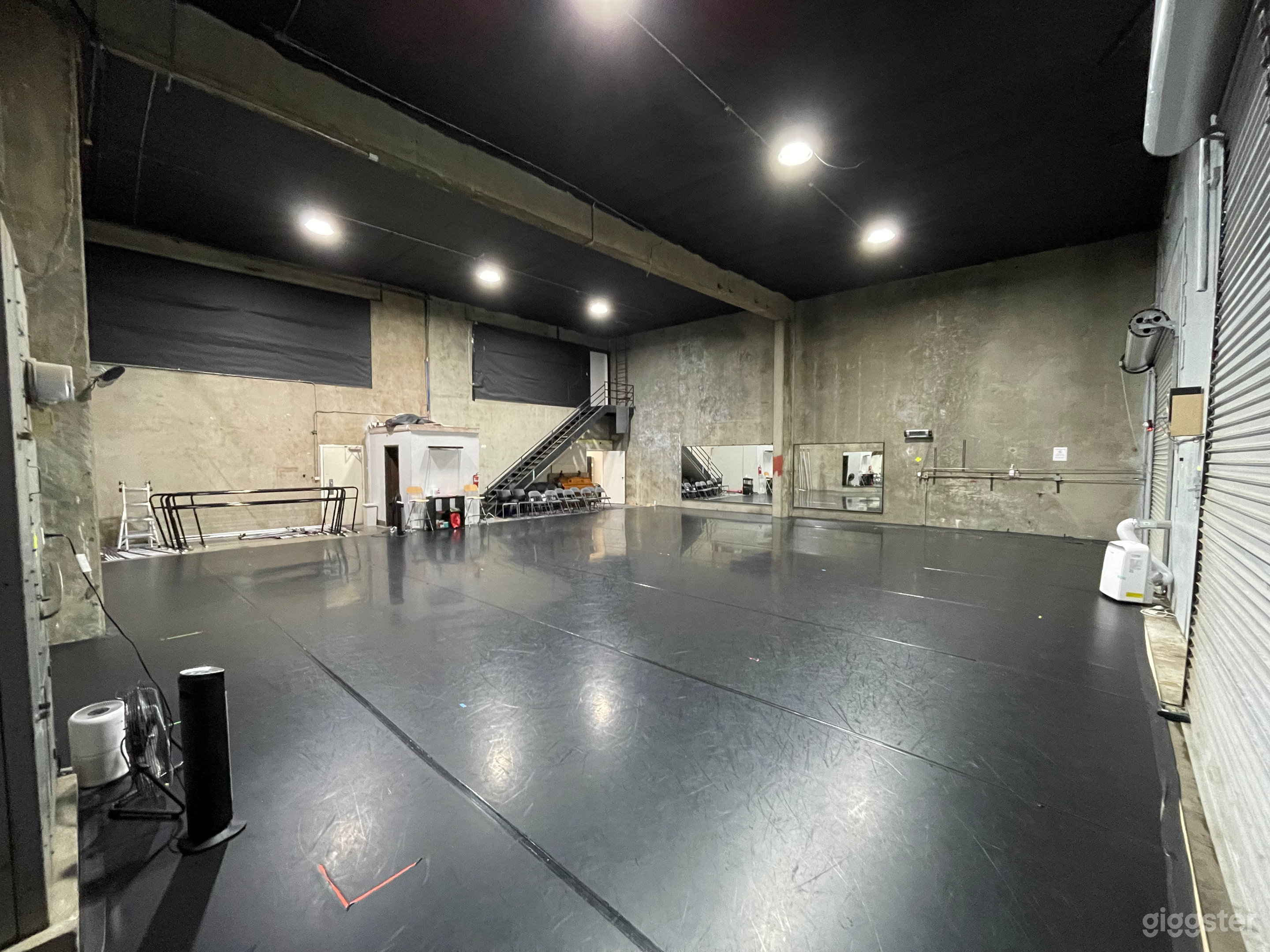 Industrial Space with High Ceilings Photo 4