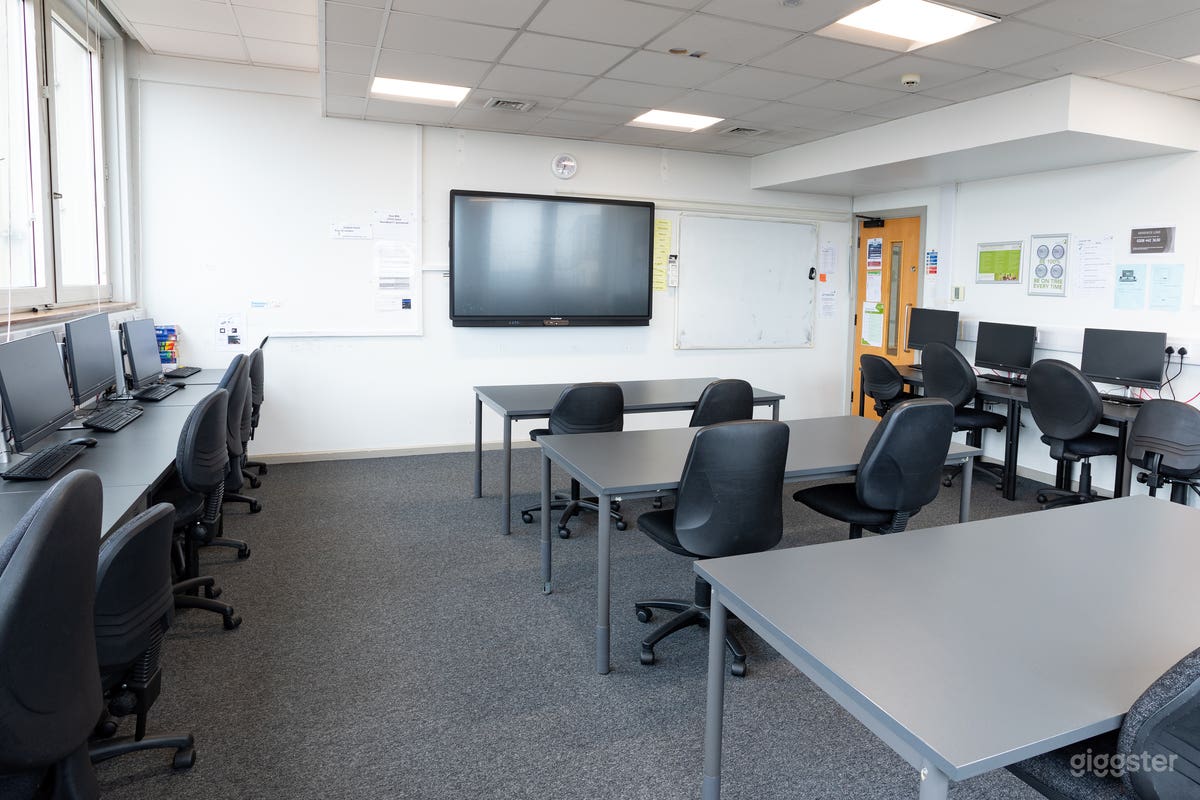 Large Classroom - Tottenham  Photo 3