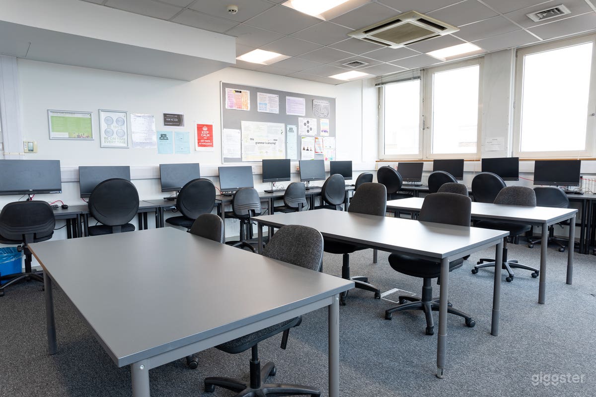 Large Classroom - Tottenham  Photo 2