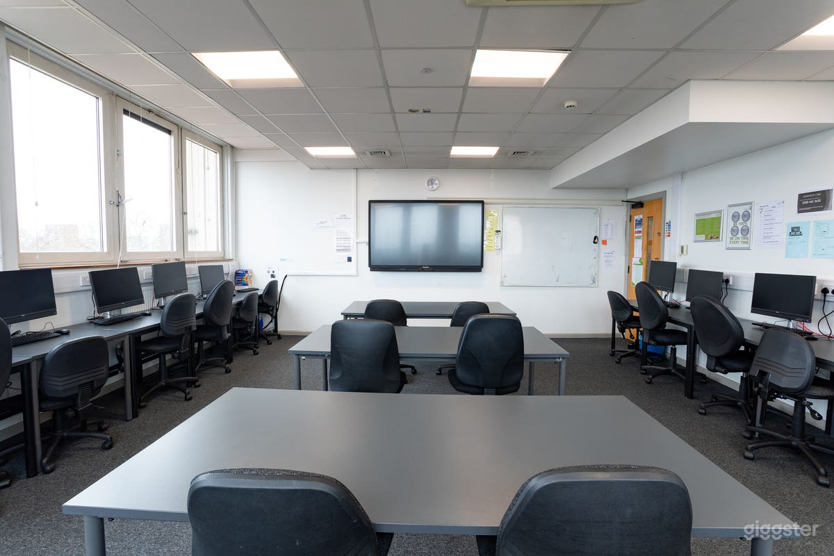 Large Classroom - Tottenham  Photo 4